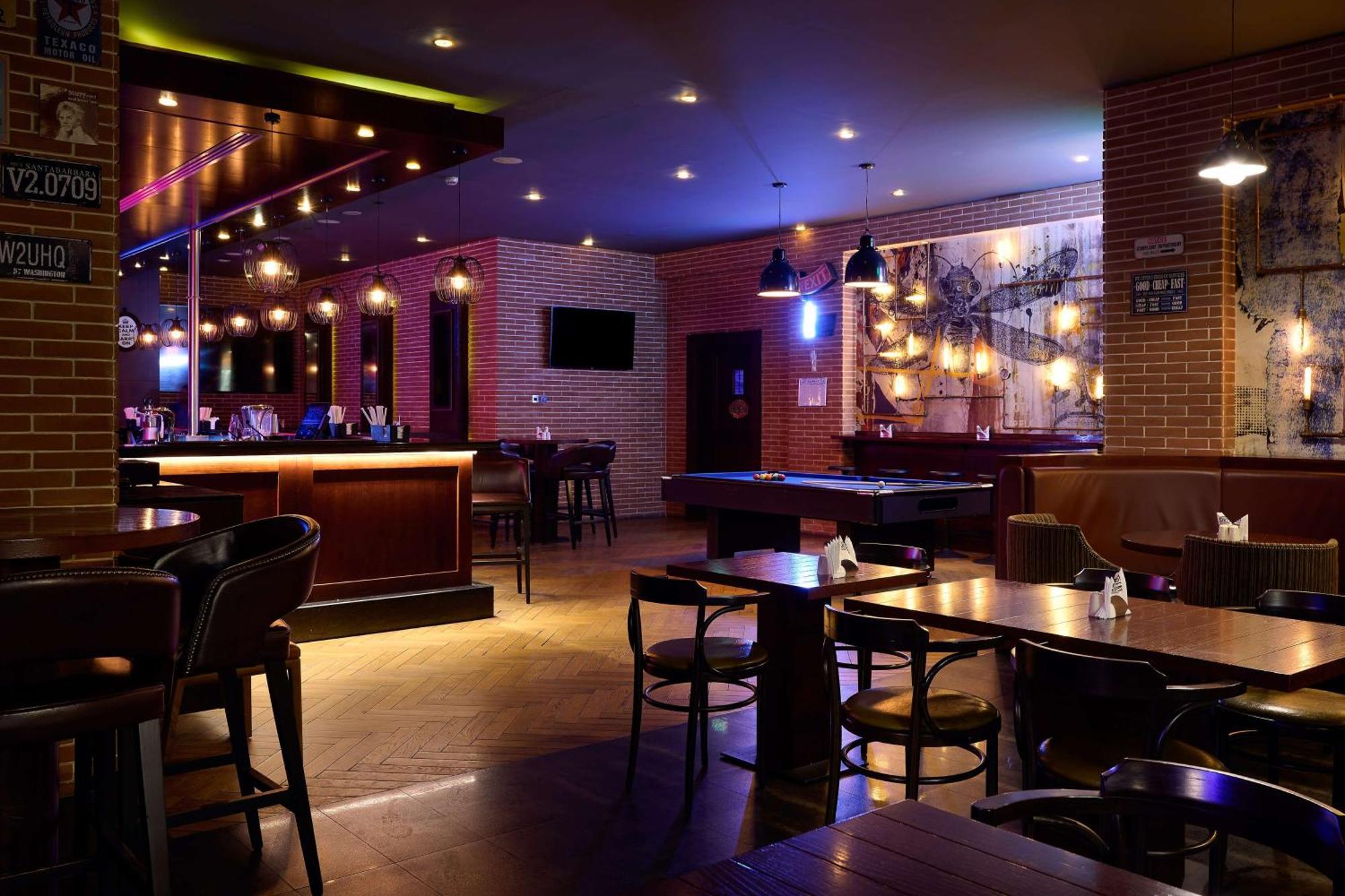 ホテル ダブルツリー バイ ヒルトン ドーハ アル サッド エクステリア 写真 The interior of a bar in Bangalore, India